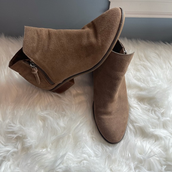 COPY - ⭐️⭐️CLEARANCE ⭐️⭐️STEVE MADDEN ARPER ANKLE SUEDE BOOTIES TAN SIZE 8 - Picture 2 of 7